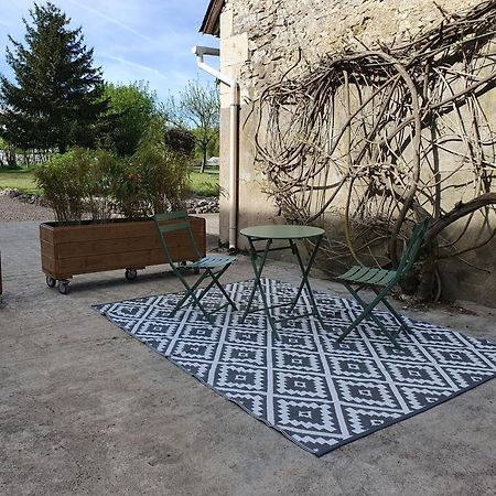 Bed and Breakfast Au Domaine Du Bois Joubert à Luzillé Extérieur photo